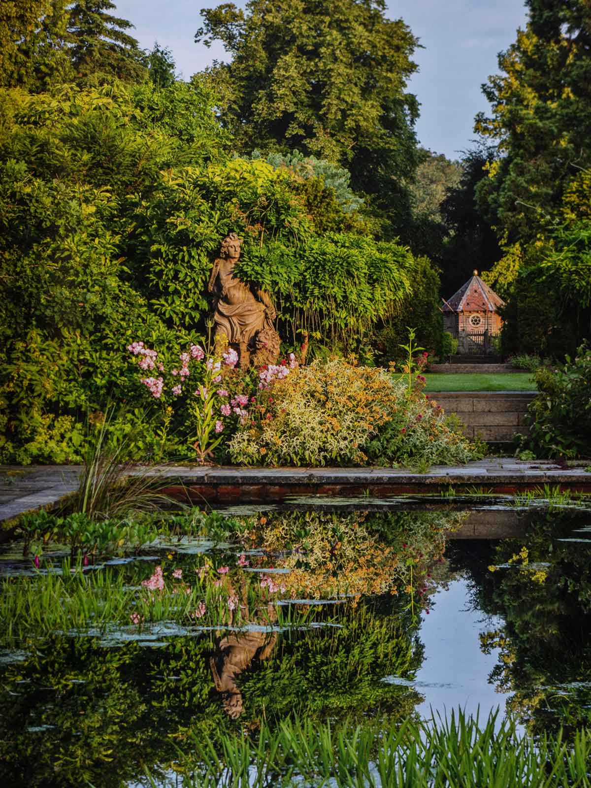 Brilliant English Gardens