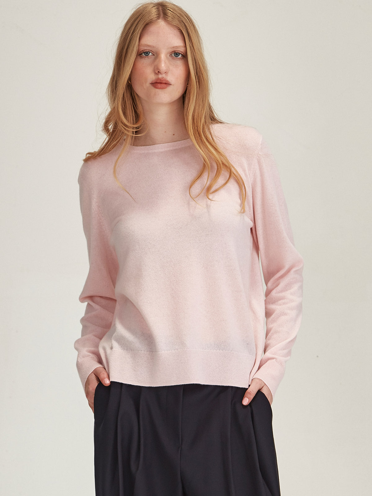 Close up of woman wearing Caroline Sills luxe Eleanor crew neck Cashmere Sweater in Pale Pink colour