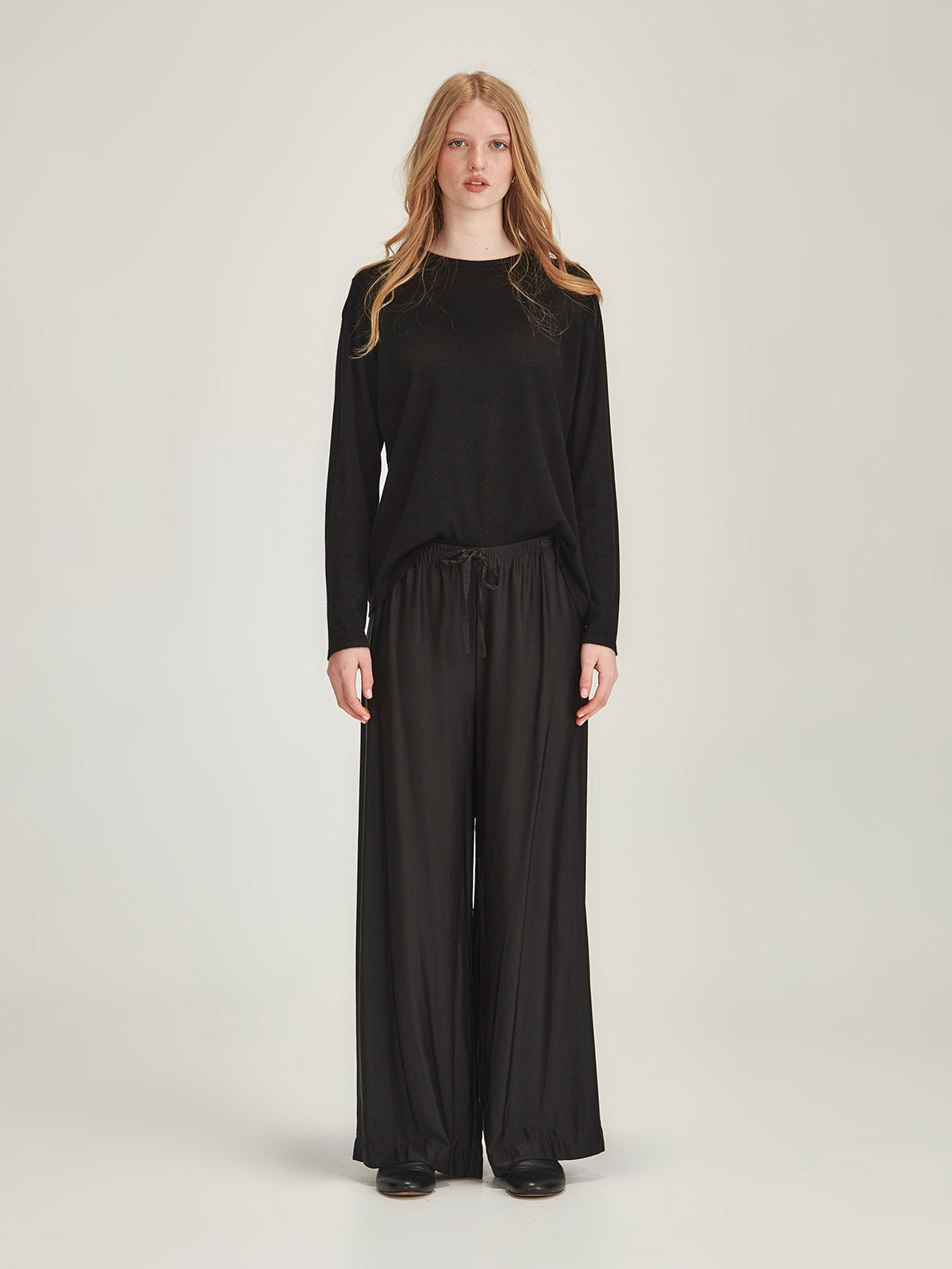 Women's black Mariko Cashmere Long Sleeve front view - Caroline Sills premium crew neck, fine cashmere sweater