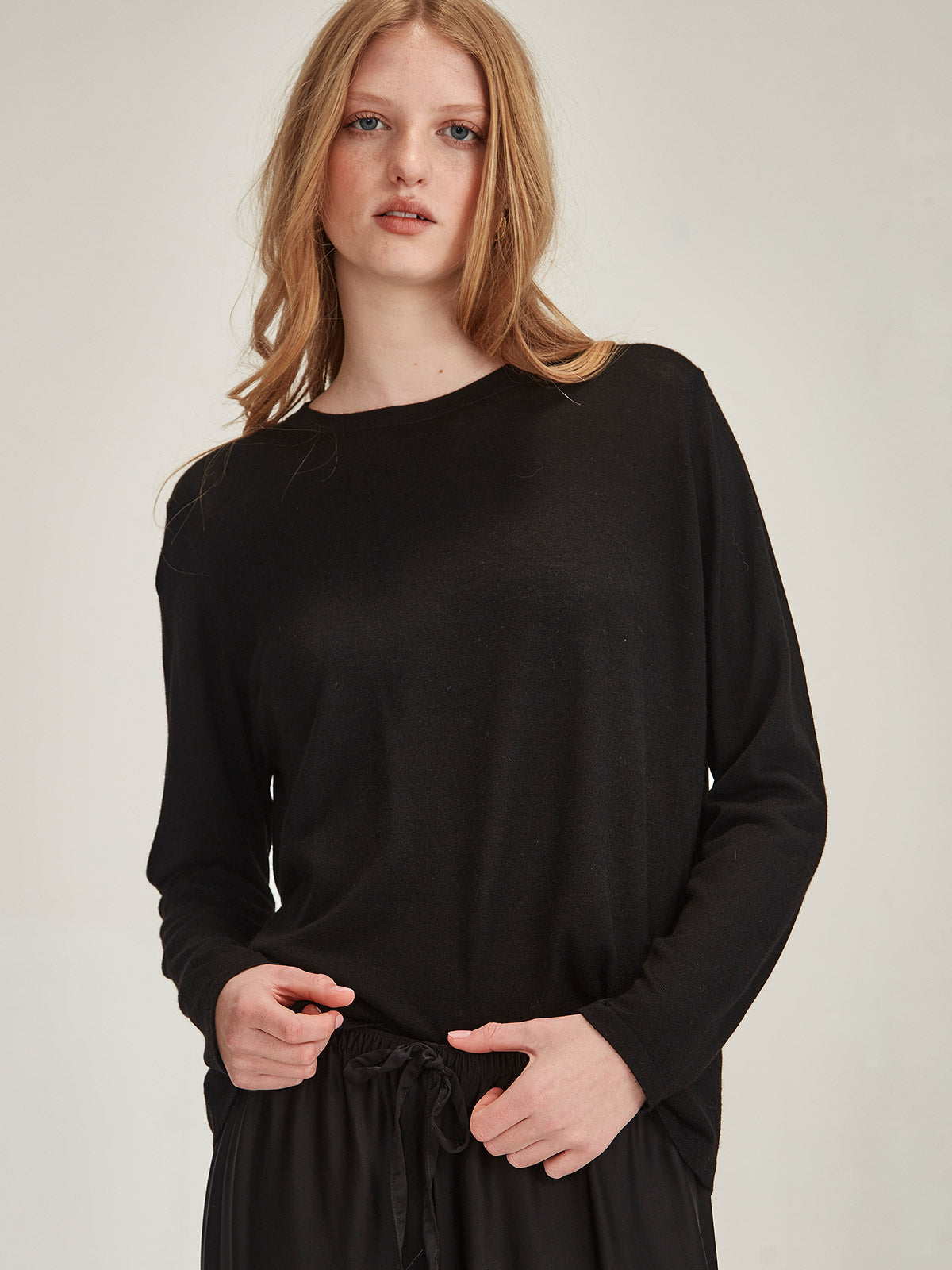 Women's black Mariko Cashmere Long Sleeve - Caroline Sills premium cashmere crew neck sweater