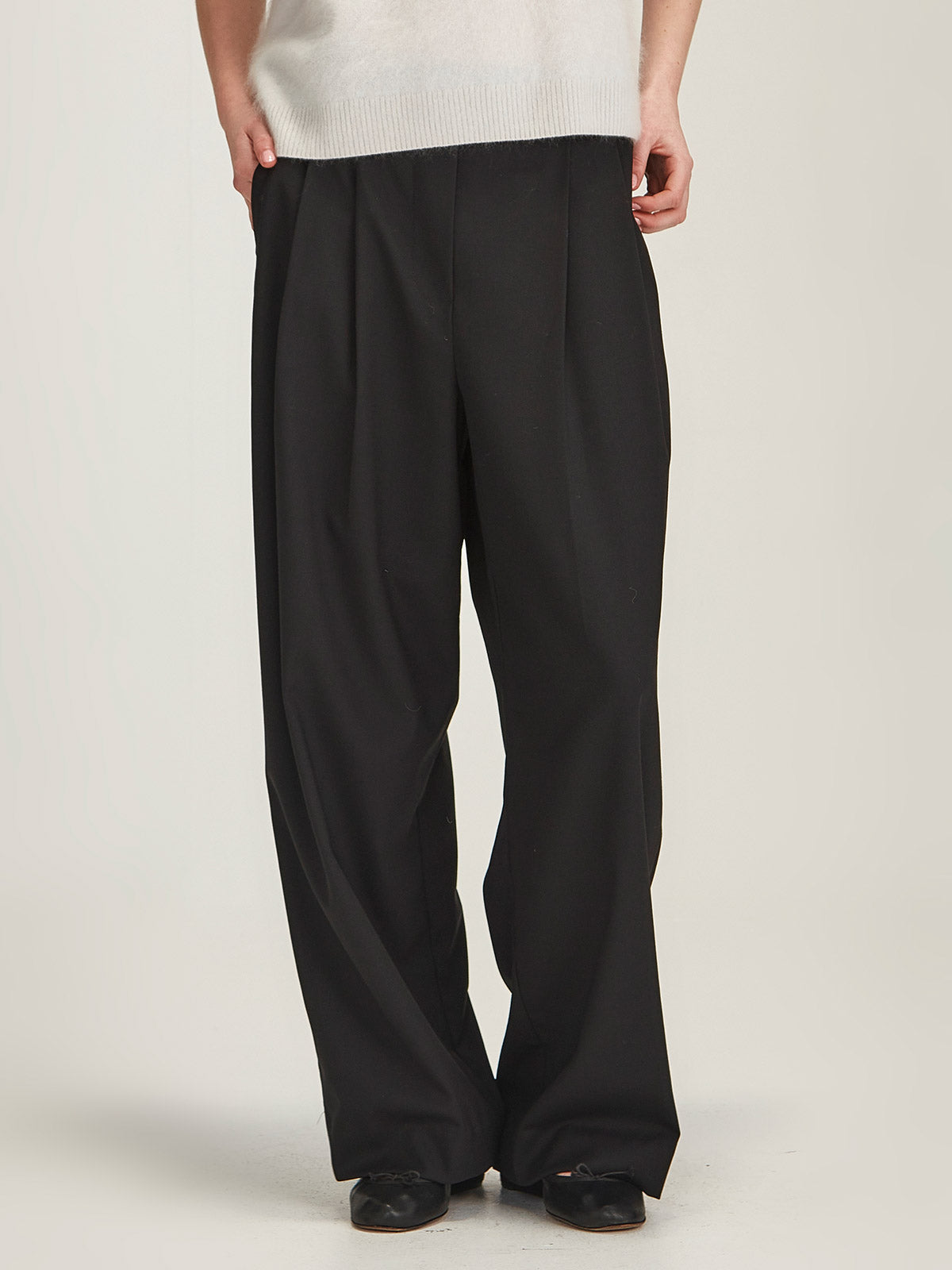 Cropped shot of woman wearing Caroline Sills merino wool, wide leg Ashley Pleat Pant