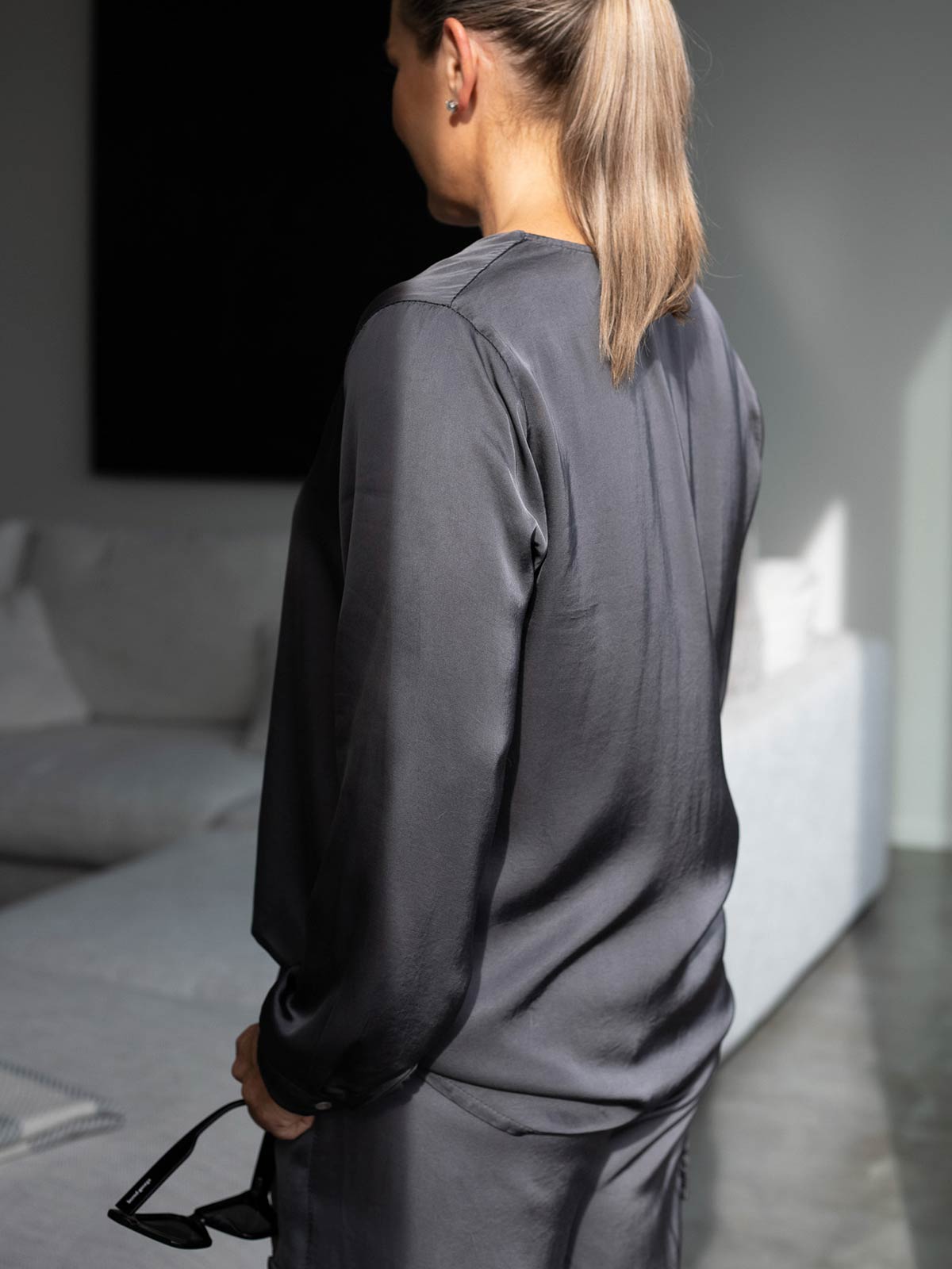 Flowy V Nk L-S Pleat Shirt