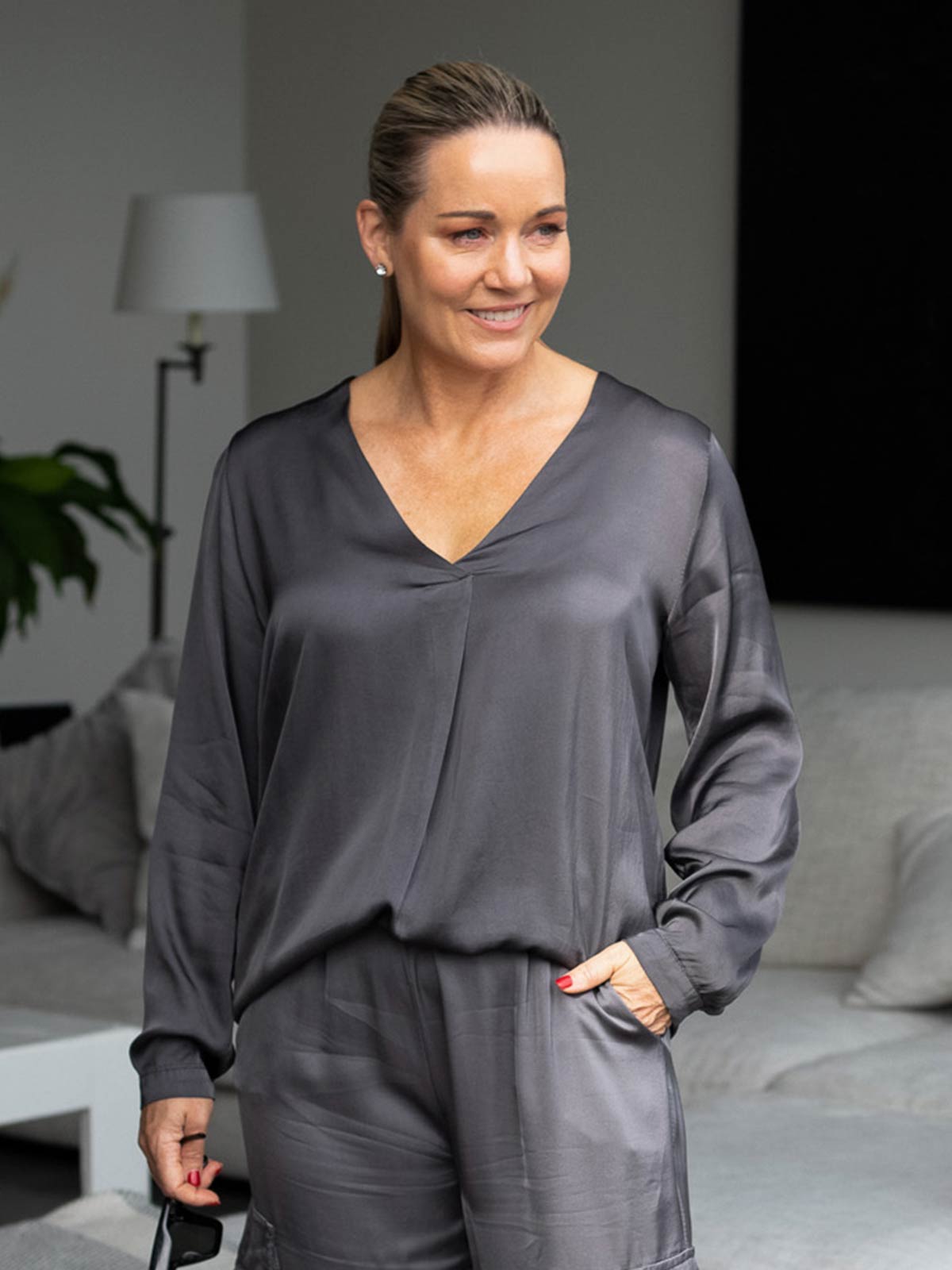 Flowy V Nk L-S Pleat Shirt