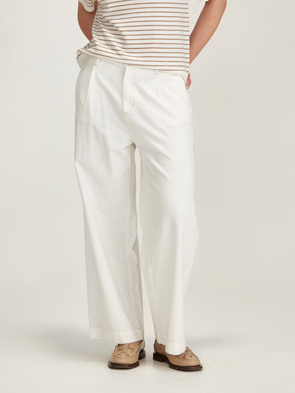 woman wearing Sills Britt white wid leg jean with contrast stitching on white background