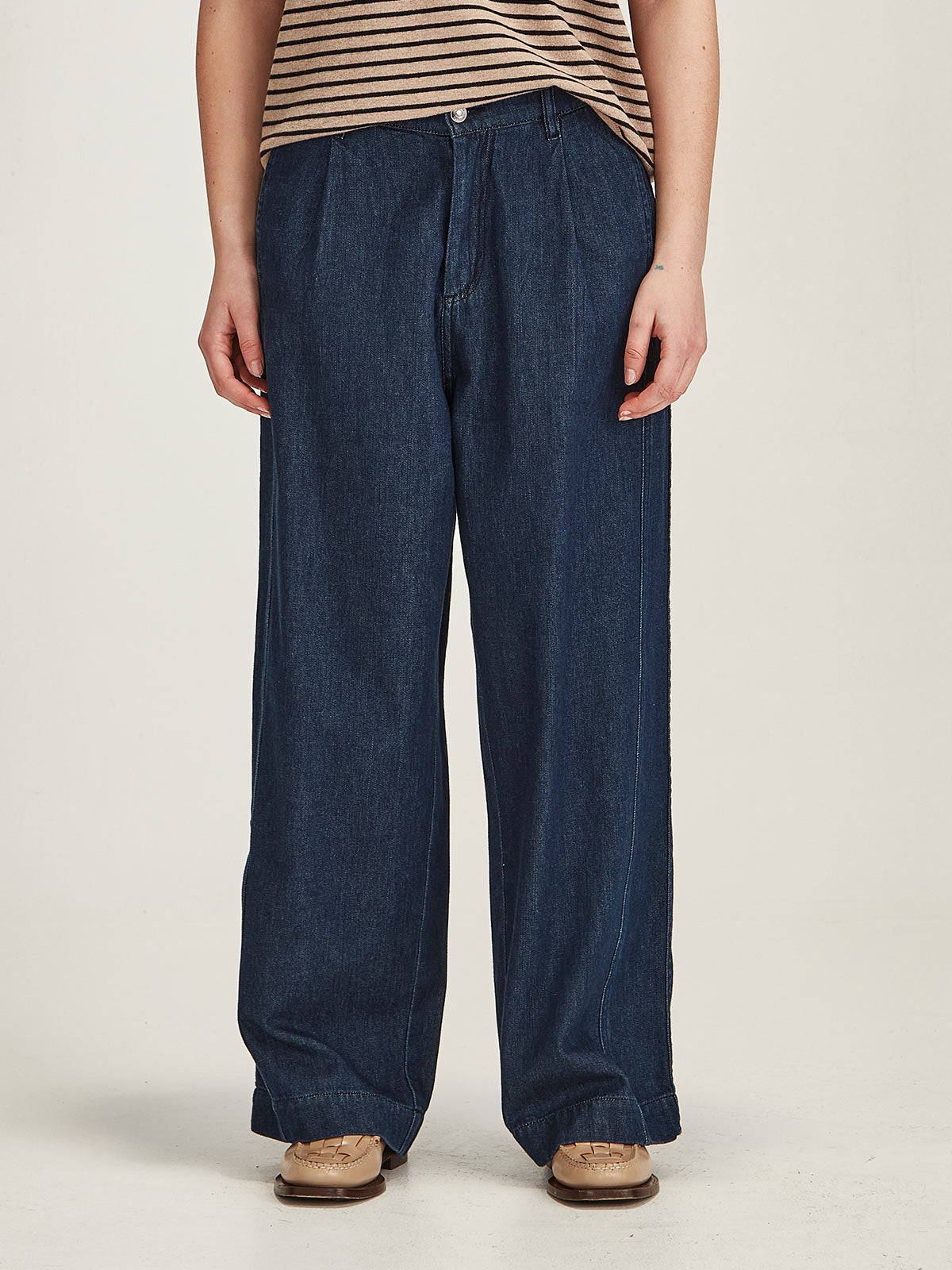 close up of woman wearing Sills Britt wide leg dark denim jeans on grey background