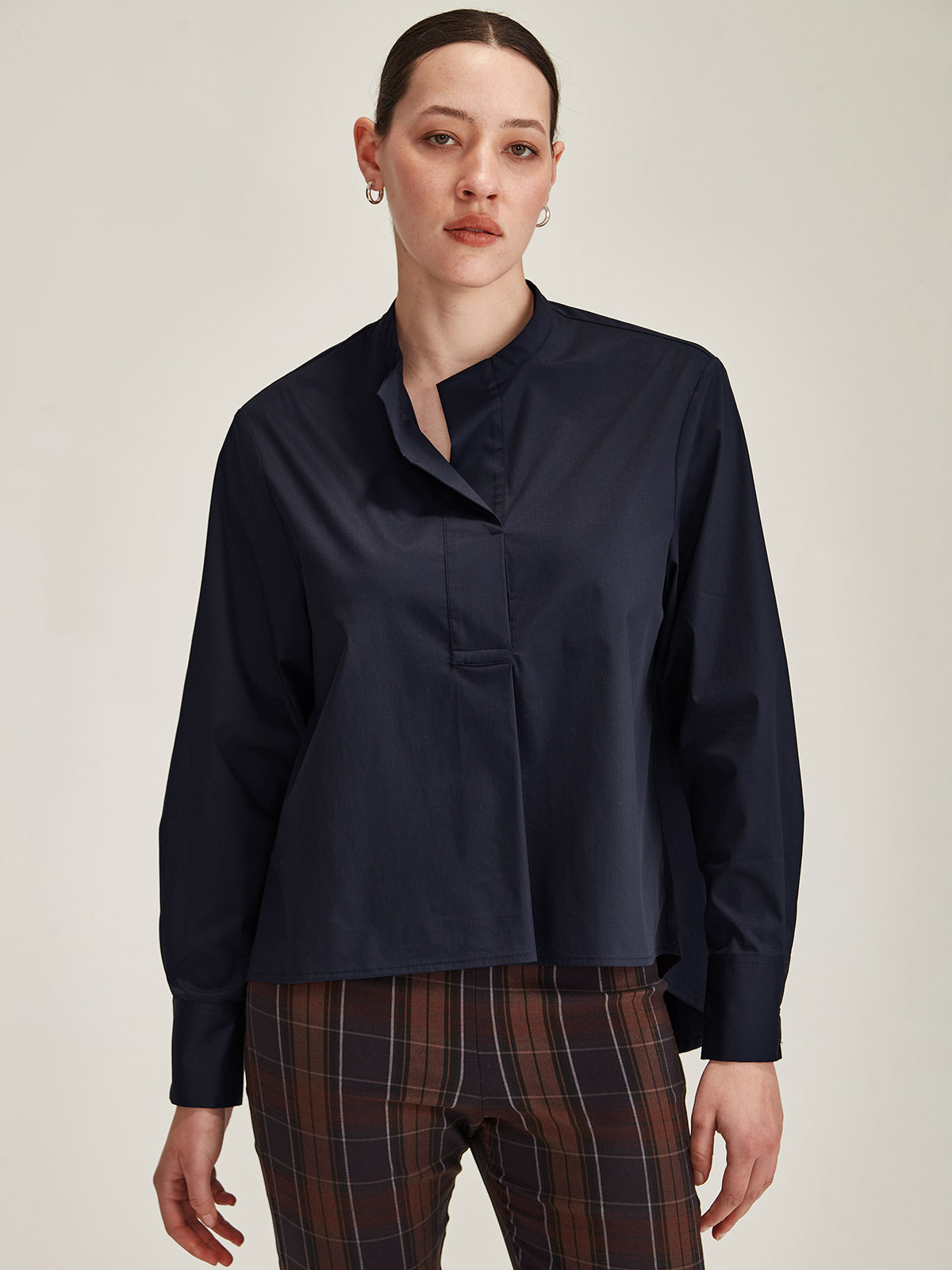 woman wearing Sills dark navy Corso nehru collar swing shirt on grey background