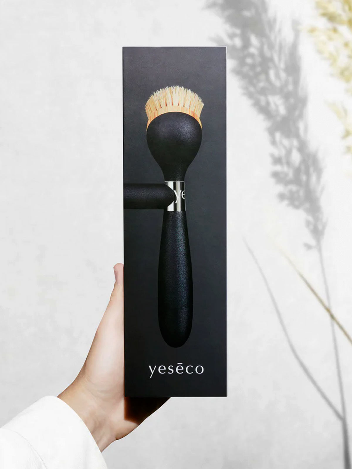 The ONE BRUSH by Yeseco - Boxed view of black eco-friendly dish brush showing magnetic stand and detachable sisal fibre head, sustainable kitchen cleaning tool with built-in soap dispenser.