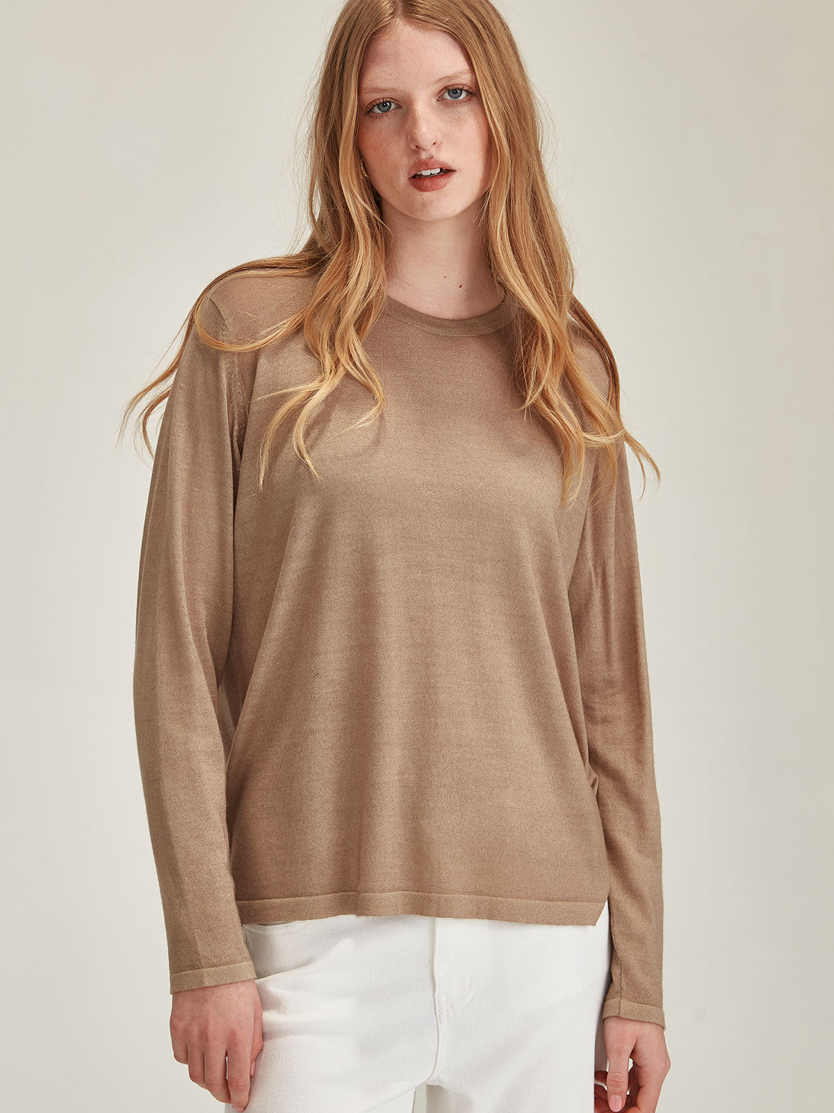 Women's fawn beige Mariko Cashmere Long Sleeve - Caroline Sills premium cashmere crew neck sweater