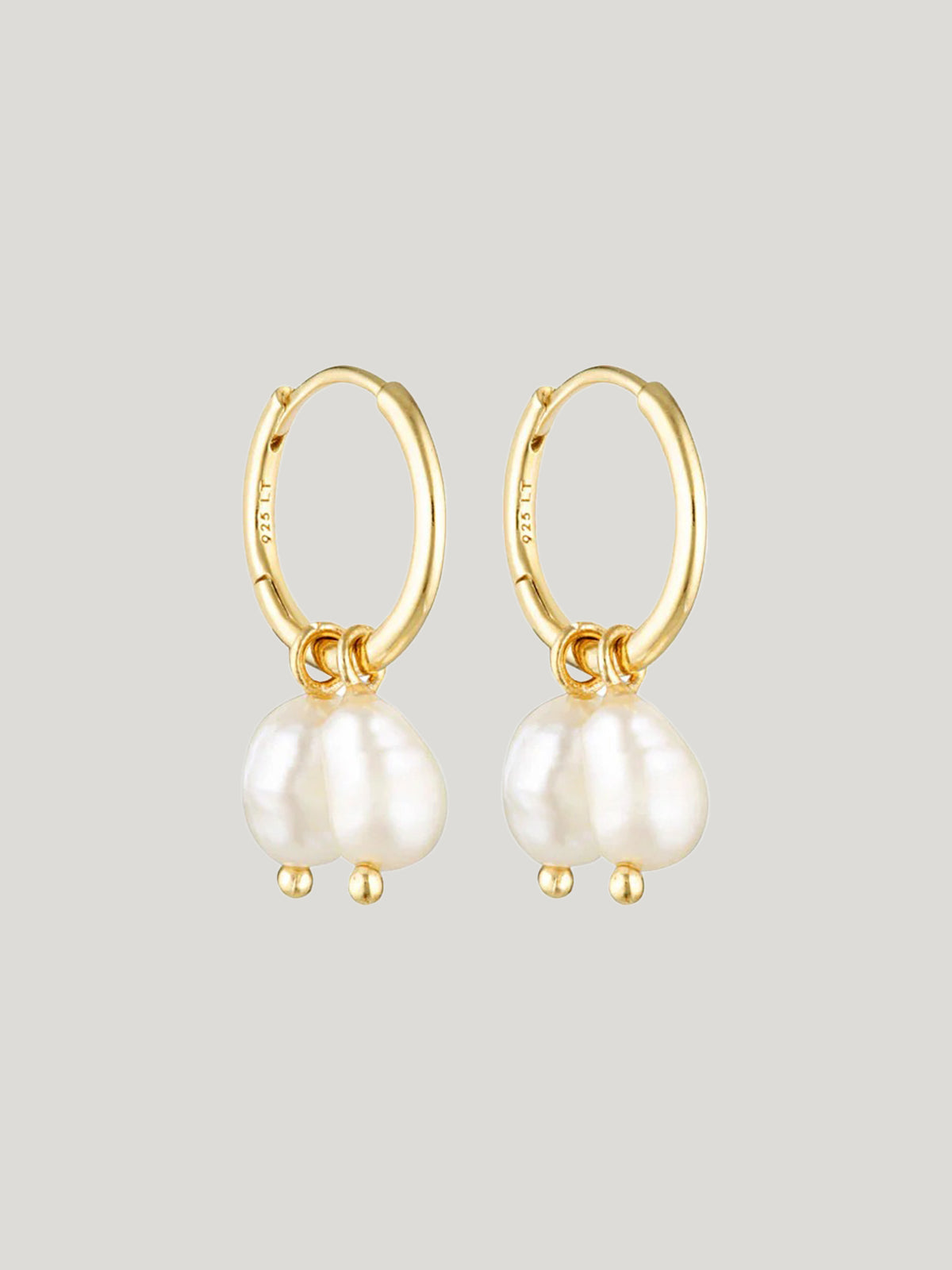 Mala Pearl Hug Earrings G
