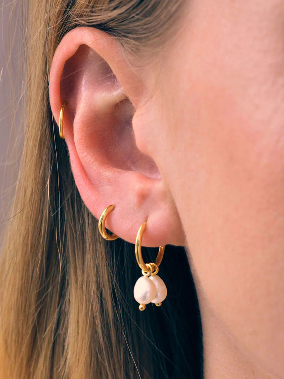 Mala Pearl Hug Earrings G