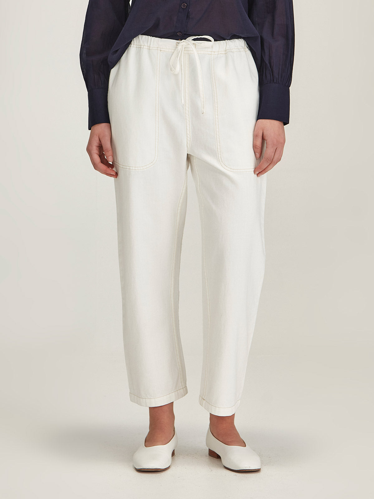 woman wearing Sills white Ginza Drawstring ankle length Jean on white background