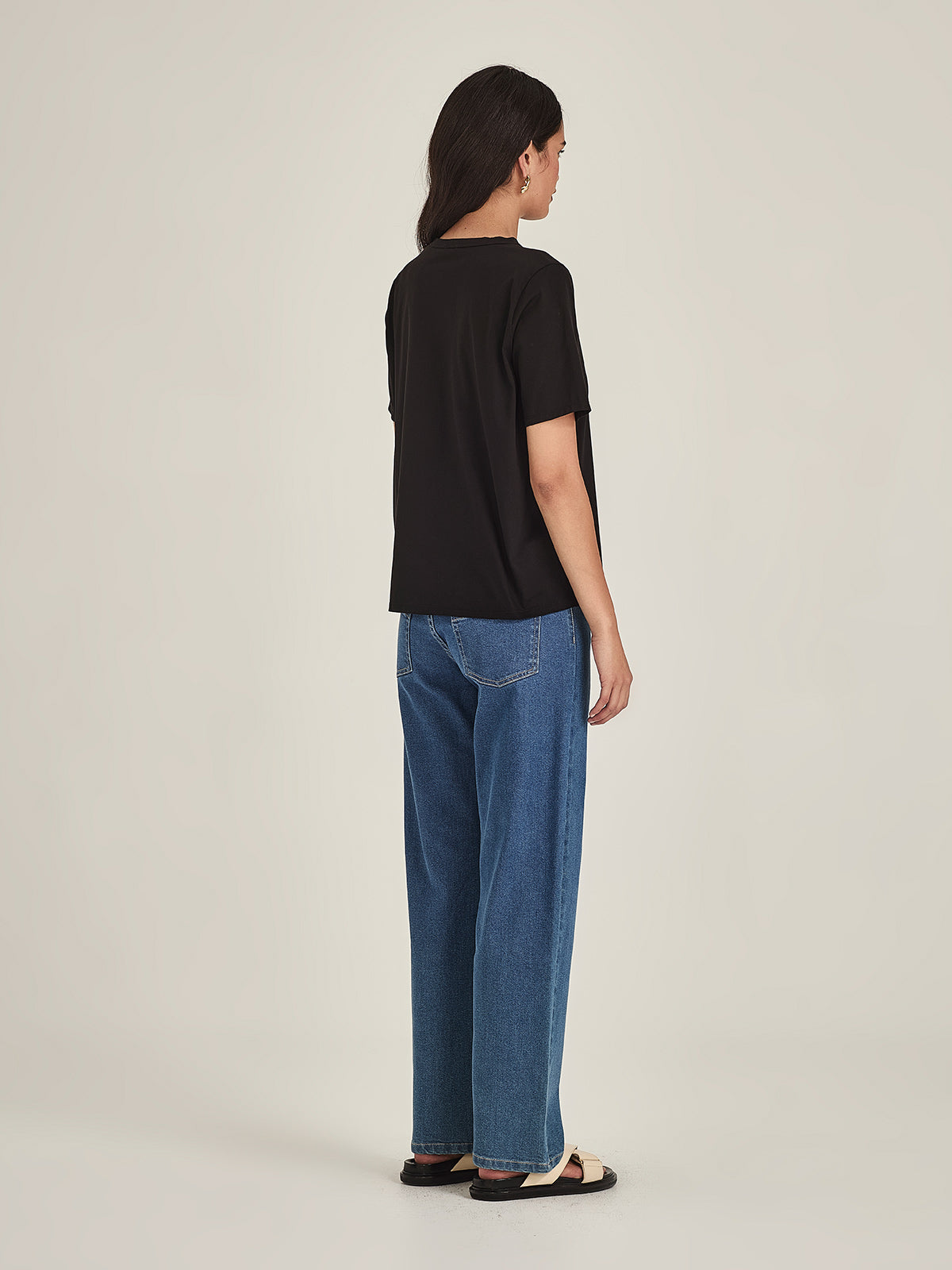 Avery Tee