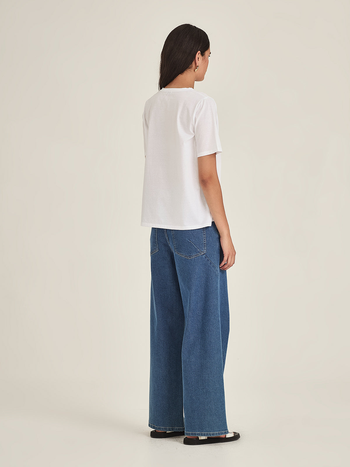 Avery Tee